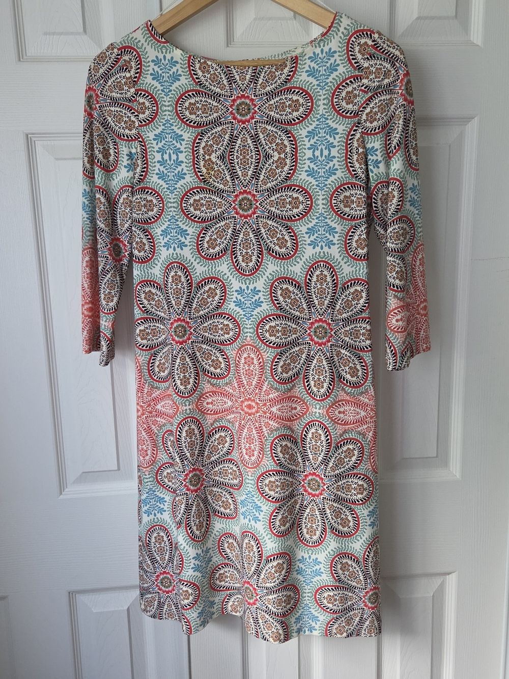 London Times Medallion Geometric Boho Shift Dress Size 6, 3/4 Sleeve Jersey